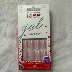 KISS Gel Fantasy Sculpted Nails in Soft Pink Valentines